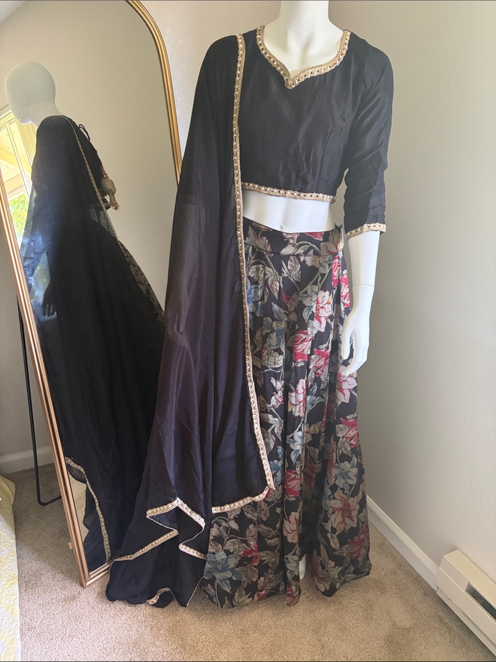 Brand new with 2 tops Black and Gold Floral Outfit lehengas Dupatta 4 piece set - Picture 4 of 13